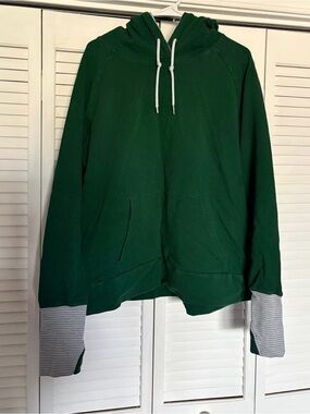 7Degrees Hoodie Green Hoodie with thumb holes